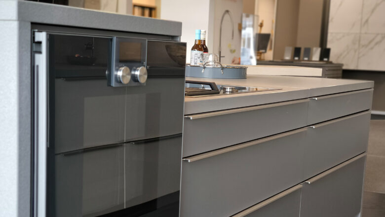 Hochwertiges Elektrogeräte in Musterküche