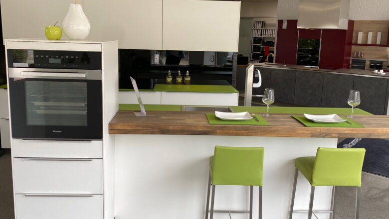 Inselküche mit Sitztheke in Bad Vilbel