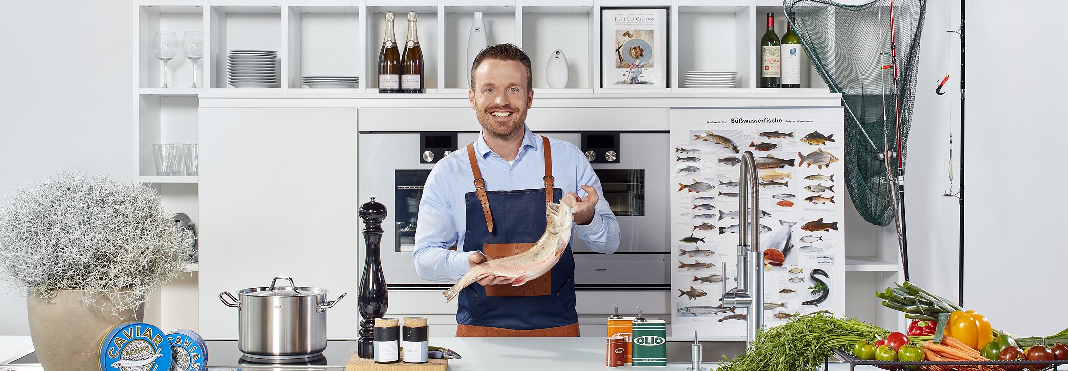 Dreiklang Fischrestaurant Mann mit Schürze