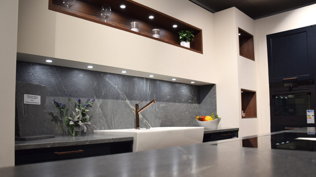 hochwertige Design-Küche bei PLANA Küchenstudio München