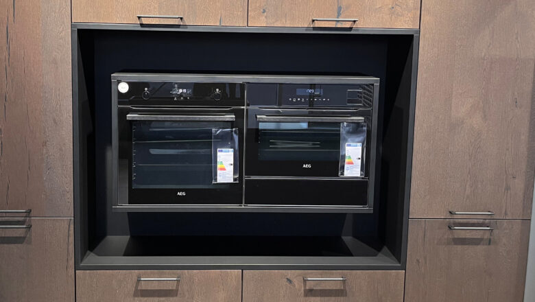 Hochwertige Elektrogeräte in Einbauküche