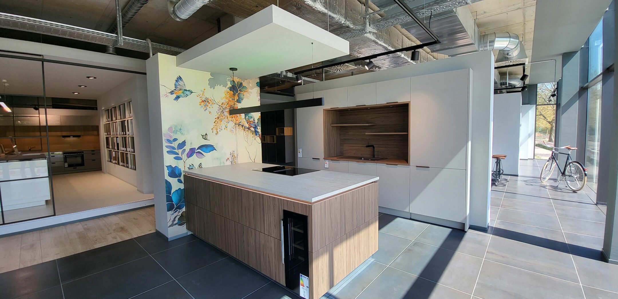 Inselküche inklusive Weinkühlschrank in der Insel