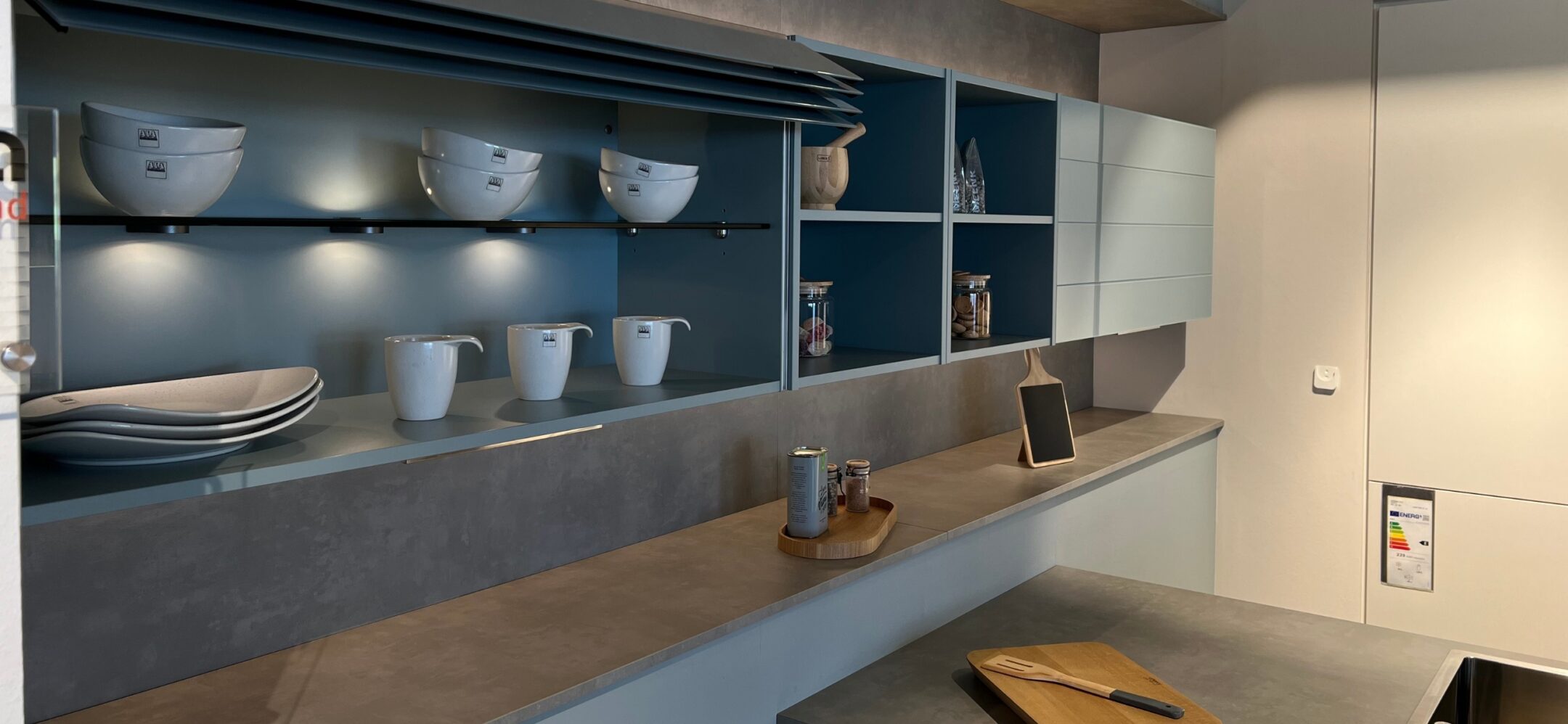 Moderne Hochschränke mit Elektrischen Aufzügen bei PLANA in Ravensburg