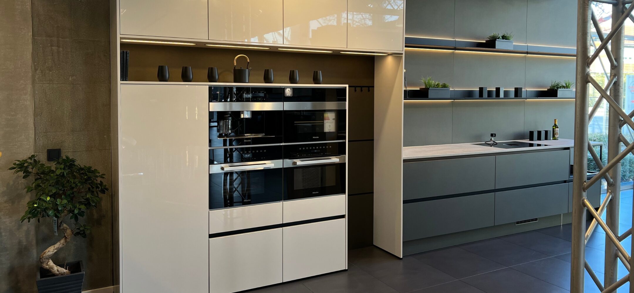 Modernde Küchenzeilen im PLANA Küchenstudio Ravensburg