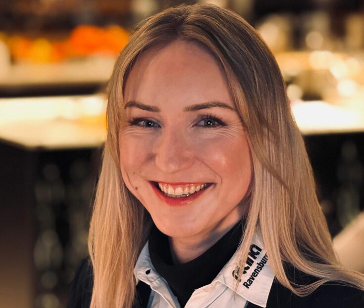 PLANA Ravensburg Mitarbeiterin Marina Becker, Auftragsbearbeitung