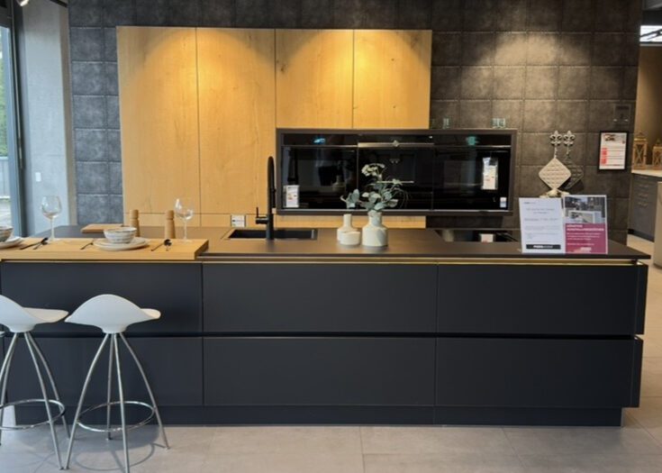 Traumhaft schöne Design-Küche in Inselform