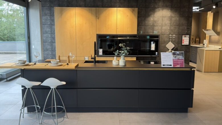 Traumhaft schöne Design-Küche in Inselform