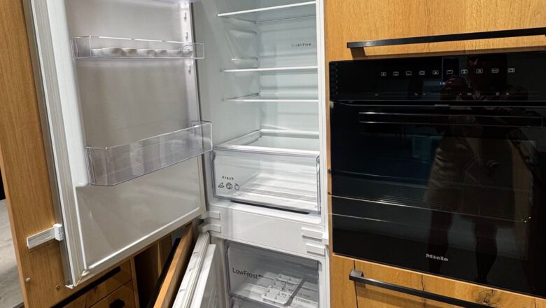 Kühl-/Gefrierkombination von Constructa und Backofen von Miele