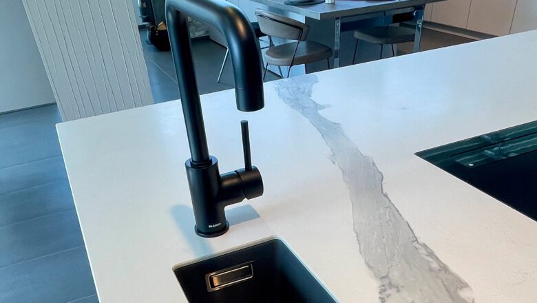 Kochinsel mit zusätzlichem kleinen Handwaschbecken