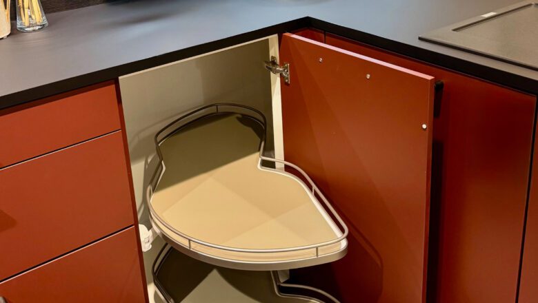 Eckschrank mit optimaler Stauraumlösung