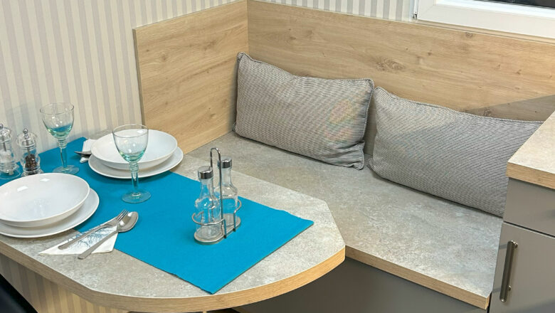 L-Küche mit integrierter Sitzecke