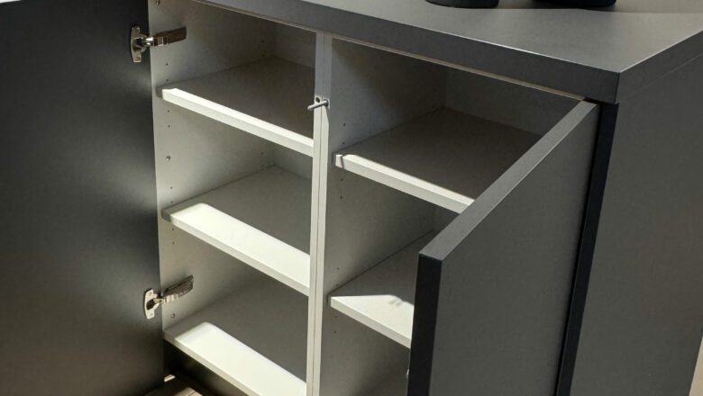 Viel Platz bietet die kleine Insel, die zu dieser L-Küche dazugehört