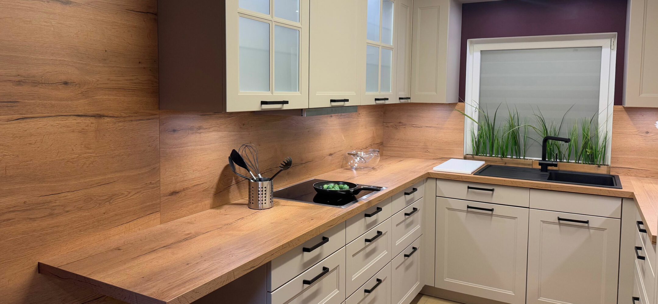 U-Küche im klassischen Landhaus-Stil