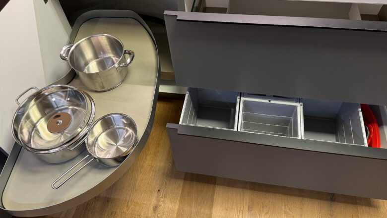 Auch die Ecken werden durch die Drehschränke perfekt ausgenutzt