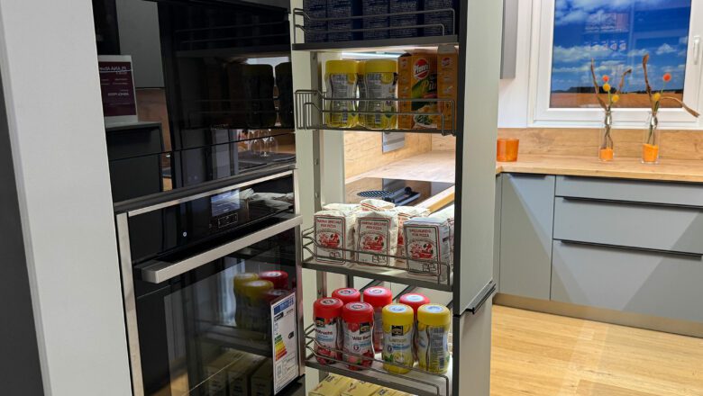 Perfekte Organisation und Übersicht dank des Apothekerschrankes