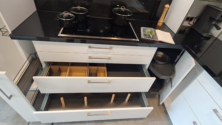 Perfekte Übersicht dank der breiten Auszüge