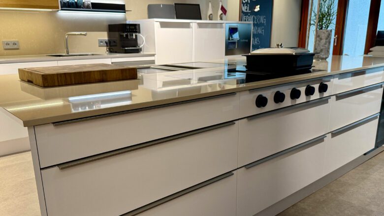 Ausstellungsküche mit optional erhältlichen Elektrogeräten