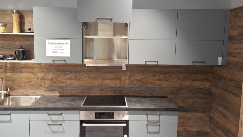 Oberschränke mit Lift-Türen