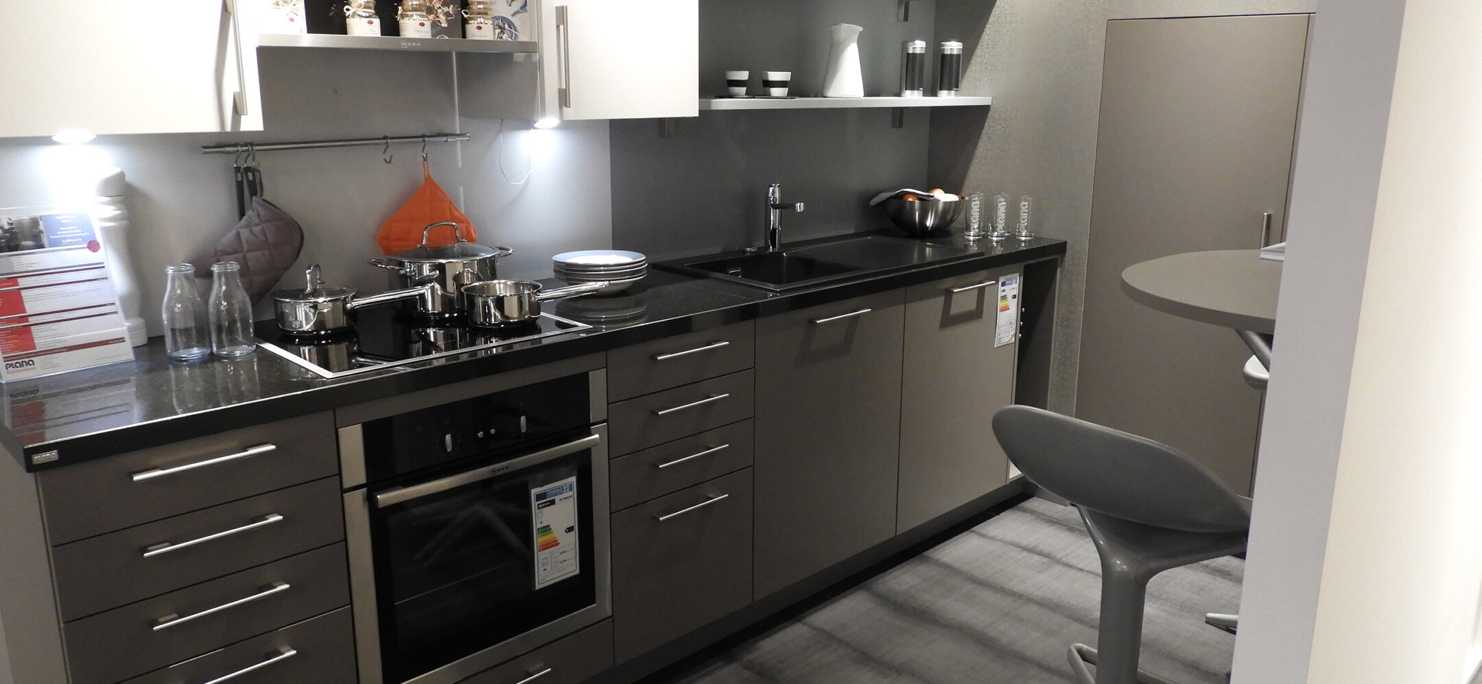 Küchenausstellung Esslingen 1-zeilig Küche Vergleichskoje