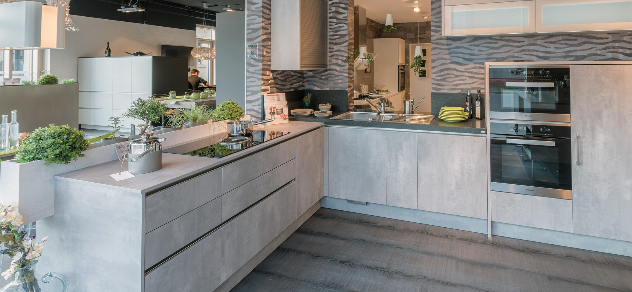 Küchenausstellung Esslingen L-Küche in Betonoptik