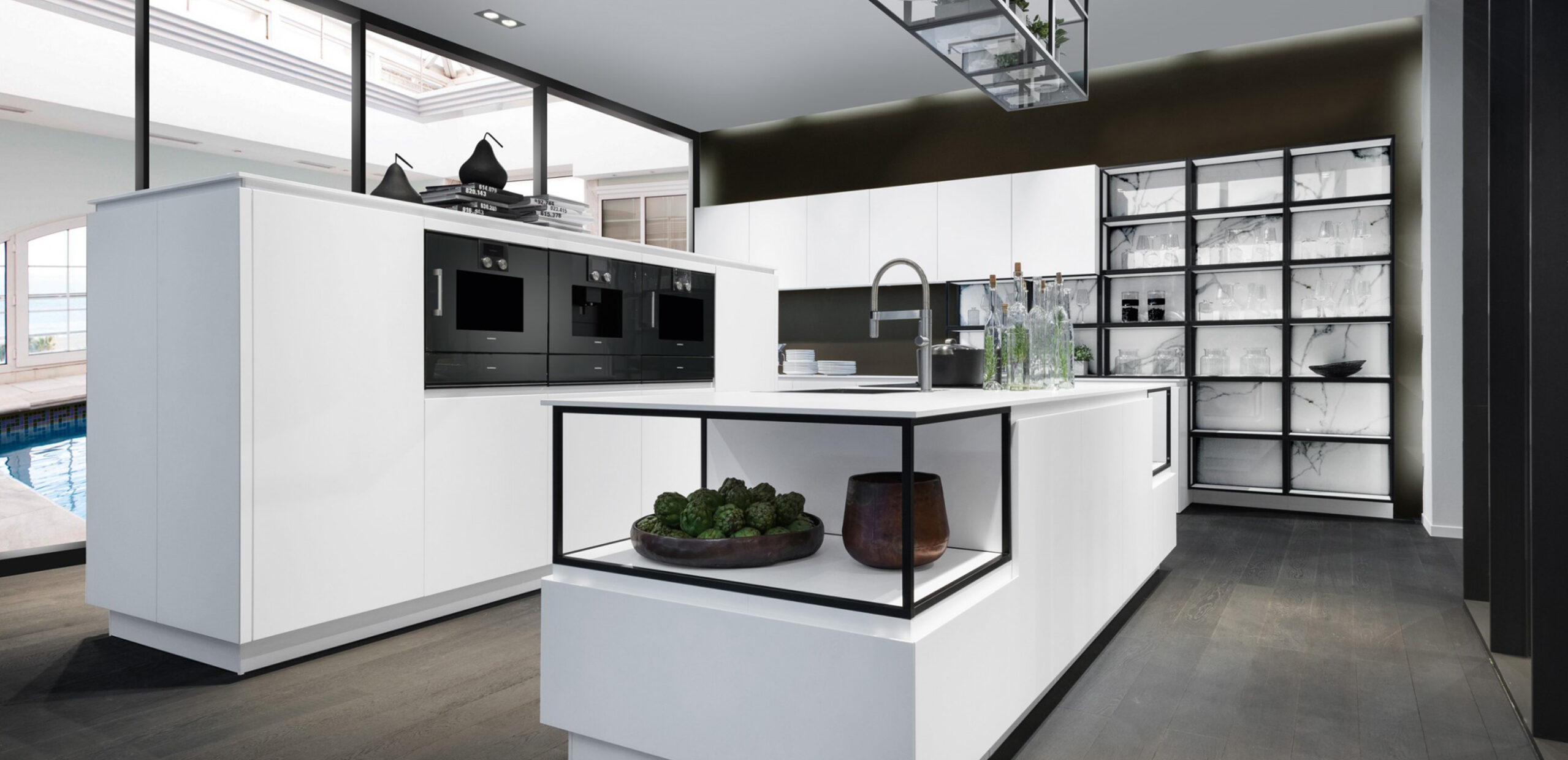 Offene Design-Küche in weiß