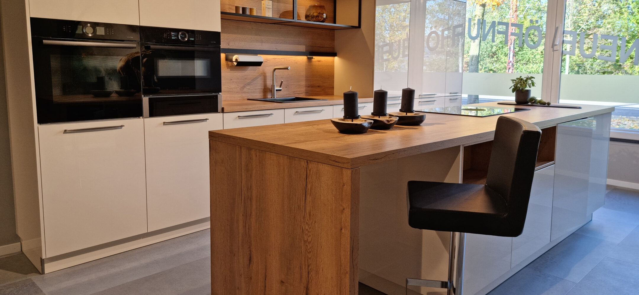 PLANA Küchenausstellung Freiburg-Nord Schöne Inselküche