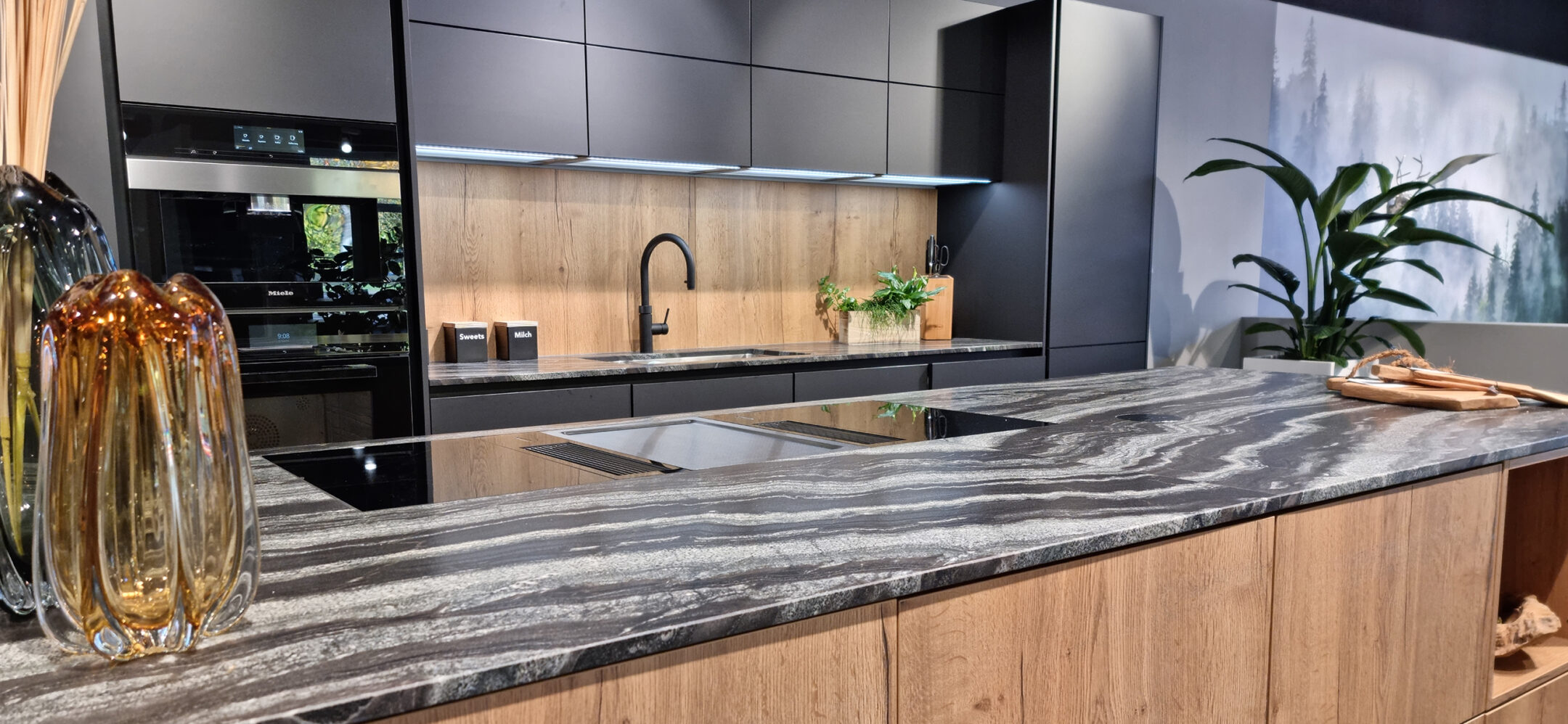 Grifflose Küche Anthrazit