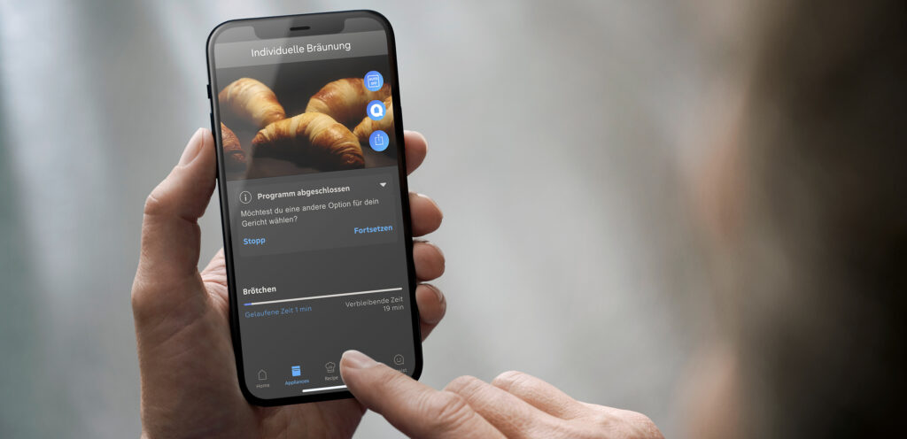 Smartphone mit App zur Backofensteuerung