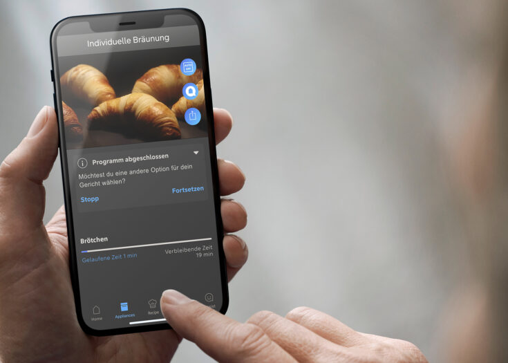 Smartphone mit App zur Backofensteuerung