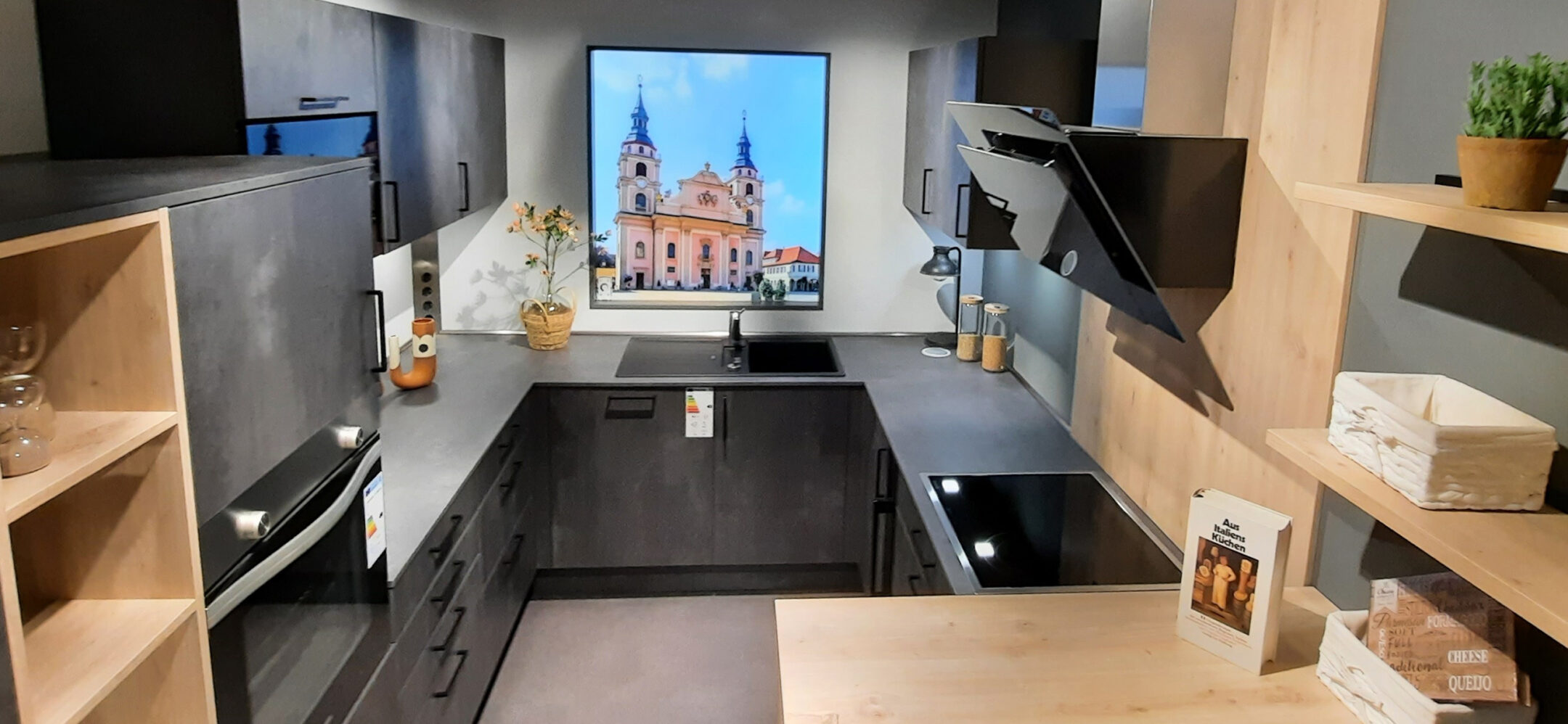 Küchenstudio moderne U-Küche in Stein-Optik