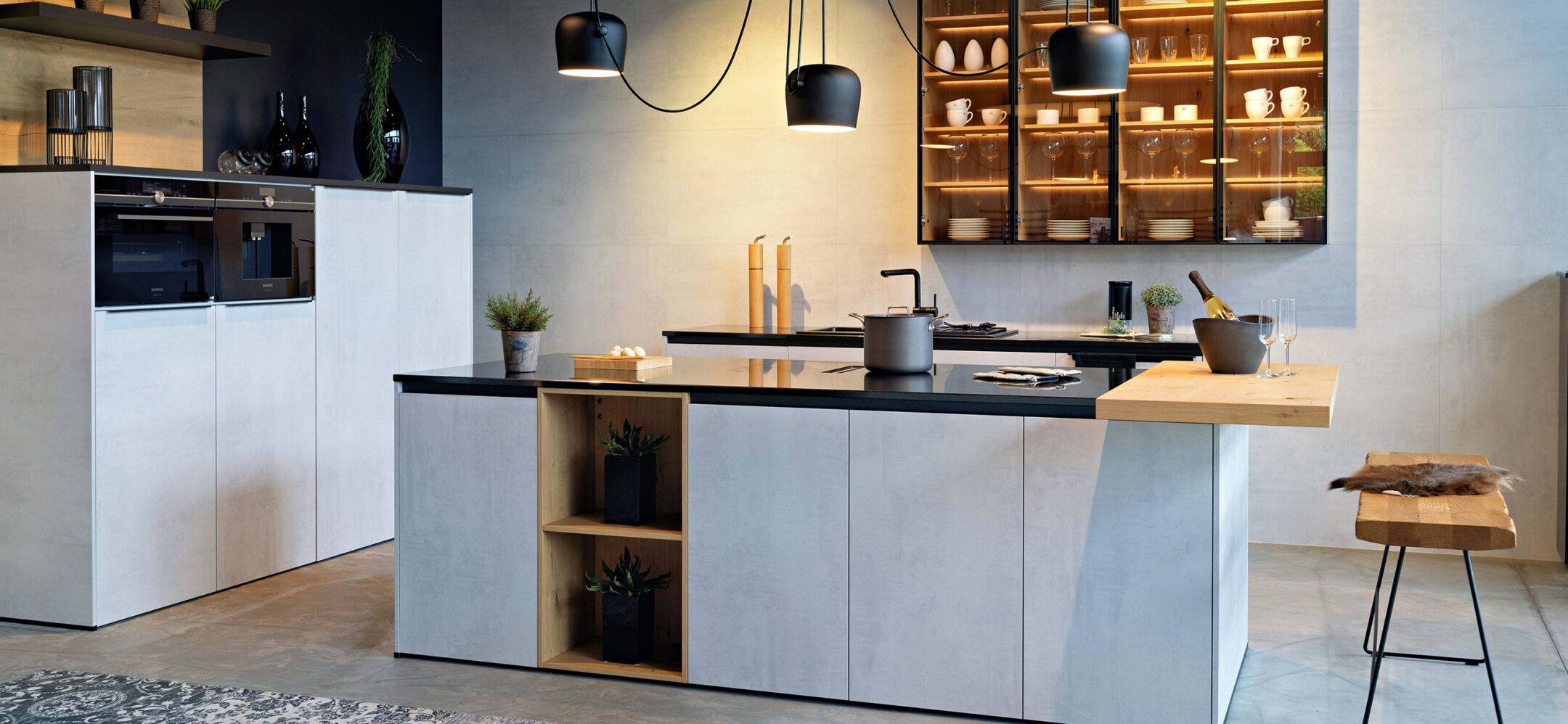 Ludwigshafen Küchenausstellung Insel-Küche Dunkelgrau