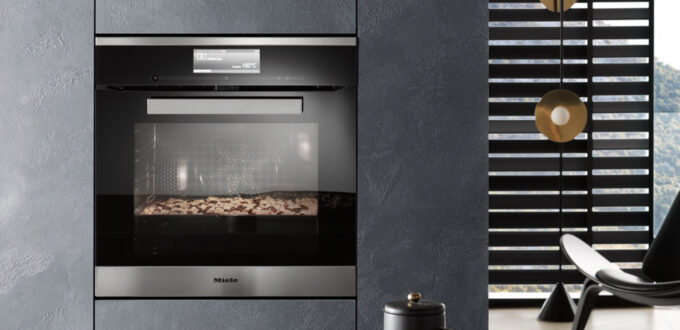 Hochwertiger Backofen von Miele in griffloser Küche