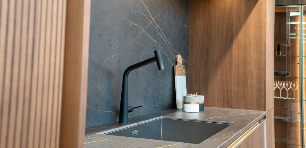 hochwertige Design-Küche bei PLANA-Küchenstudio