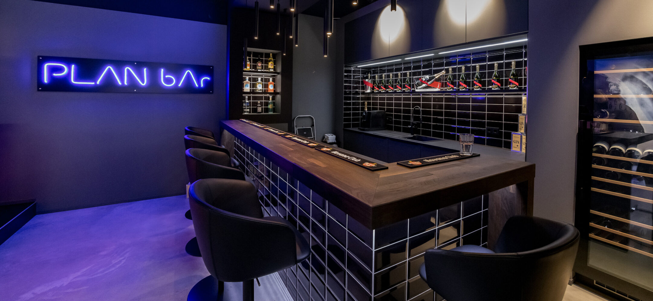 Extravagante Bar im Küchenstudio Niederzier