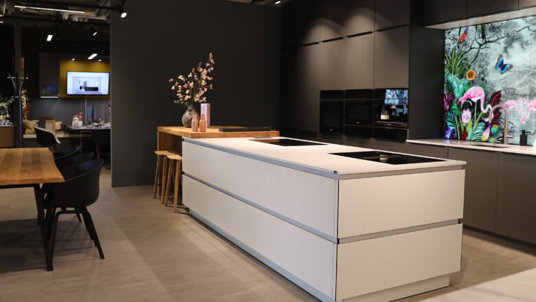 Nürnberg Küchenausstellung weiße Kücheninsel