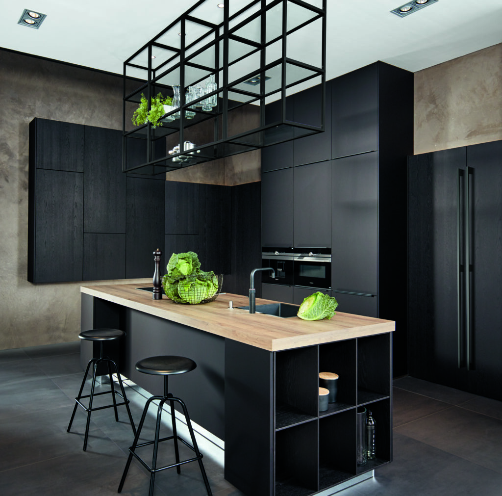 schwarze Küche mit Keramik-Arbeitsplatte Stardust