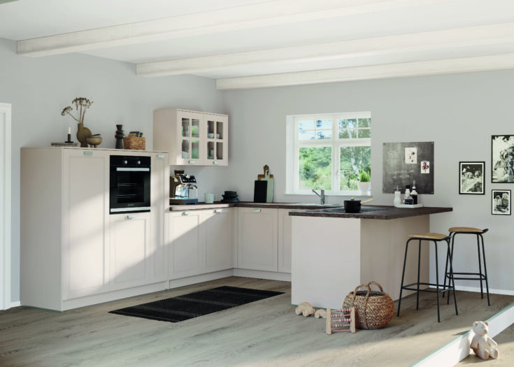 Klassische U-Küche mit viel Stauraum