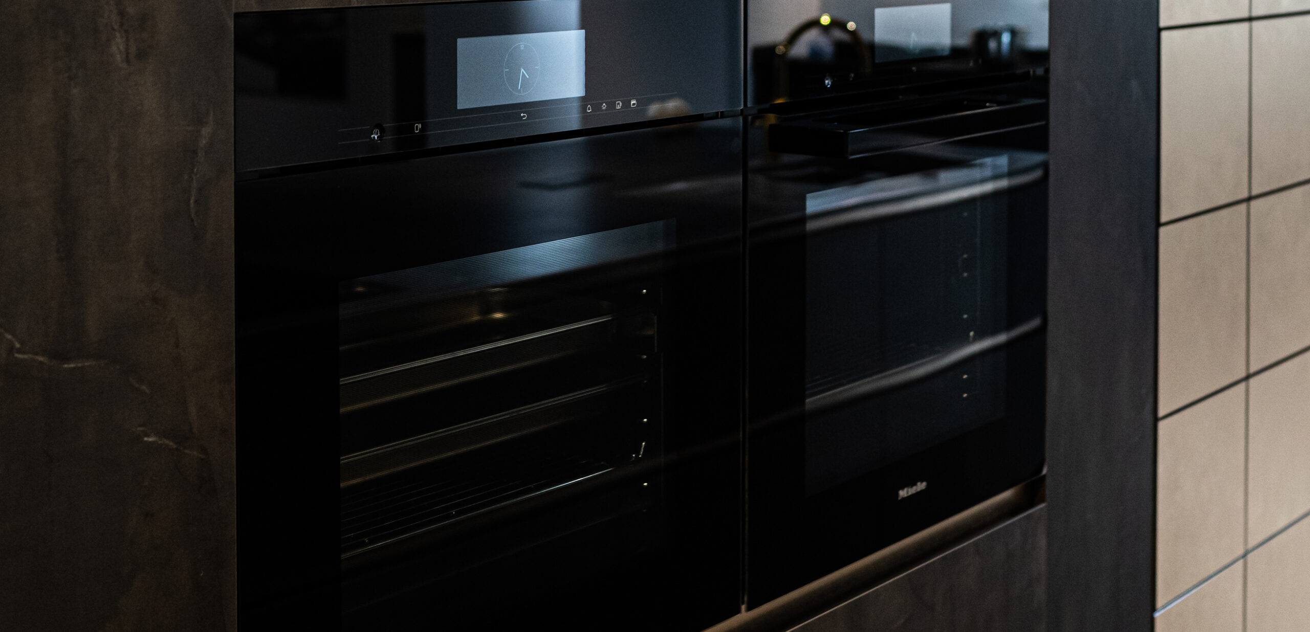 Miele Backofen und Mikrowelle in Würselen