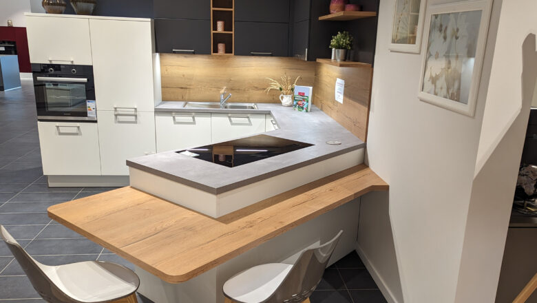Die Küche wird um einen Sitzplatz verlängert