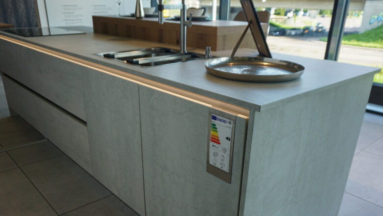 Küchenblock aus Keramik Arbeitsplatte und Fronten