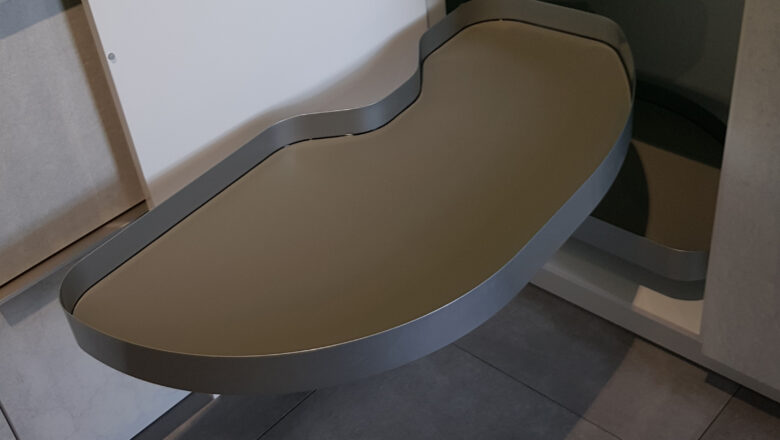 Musterküche mit cleverer Eckschranklösung