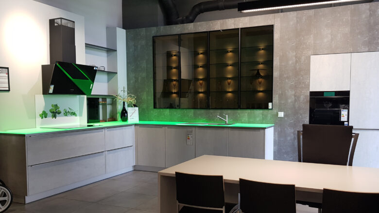 Hochwertige L-Küche bei PLANA in Göppingen