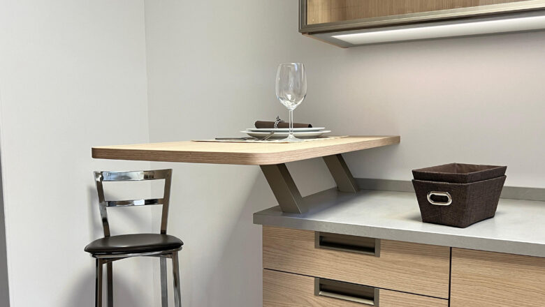 Kleiner zusätzlicher Essplatz an dieser Küche