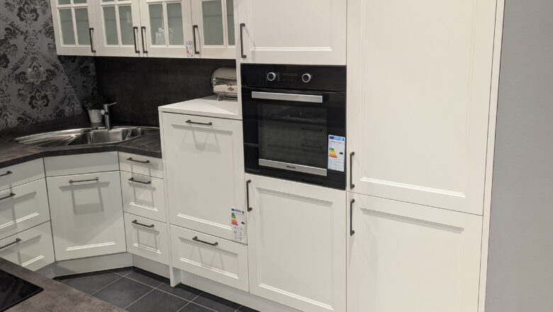 Musterküche in Landhaus-Optik in Offenburg