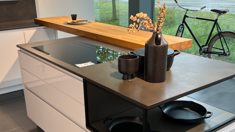 Wunderschöne Arbeitsplatte aus Keramik in Small Amber satiniert