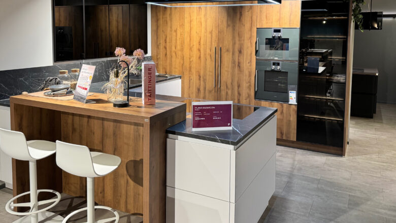 G-Küche mit integrierter Sitztheke