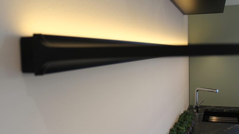 Küchenzeile mit Leuchte Novy Shell bei PLANA in Wiesbaden