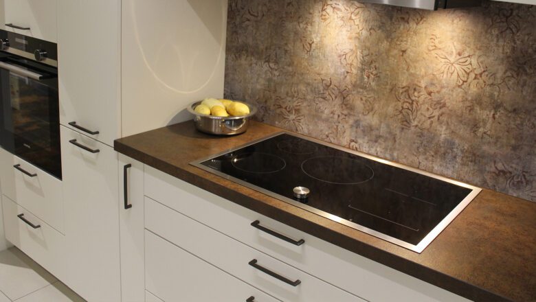 Klassik-Küche mit 80 cm breiten Gaggenau-Kochfeld