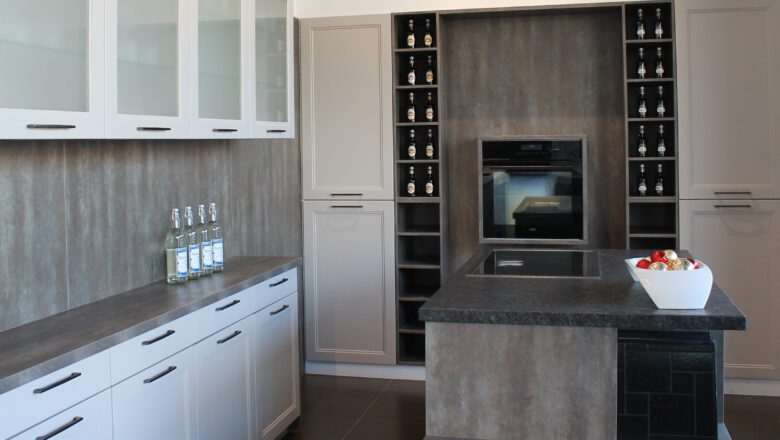 Landhausküche mit Fronten in Kashmir