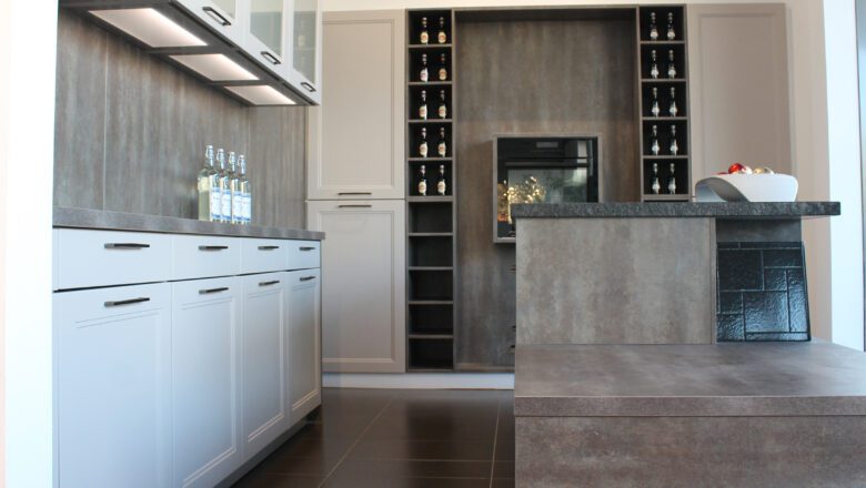 Ausstellungsküche in Kashmir im Landhaus-Stil